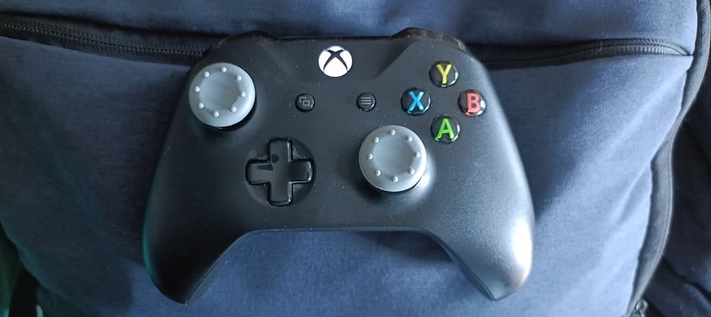 Xbox one X 1TB (1000GB) + Gry