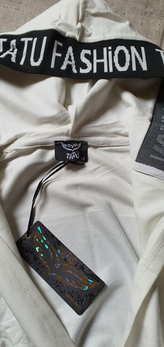 Tatu oryginalna narzutka płaszcz biały pasek zdobienia cyrkonie kaptur