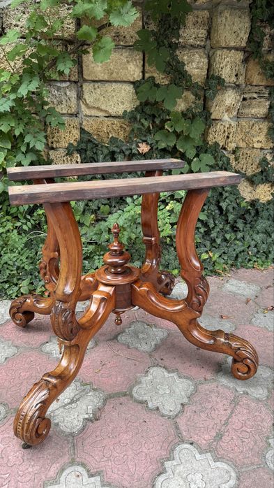 Стол обеденный антикварный, резной на бронзовых колесиках, Франция