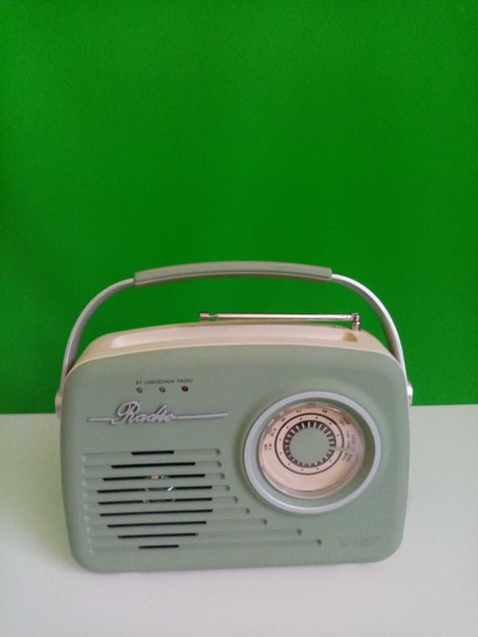 Rádio portátil "vintage" AC/DC-NOVO