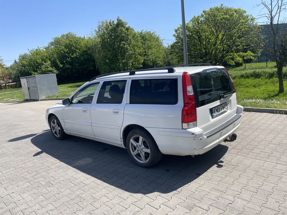 Volvo V70 2.4 2006 LPG Automat Biały Alu