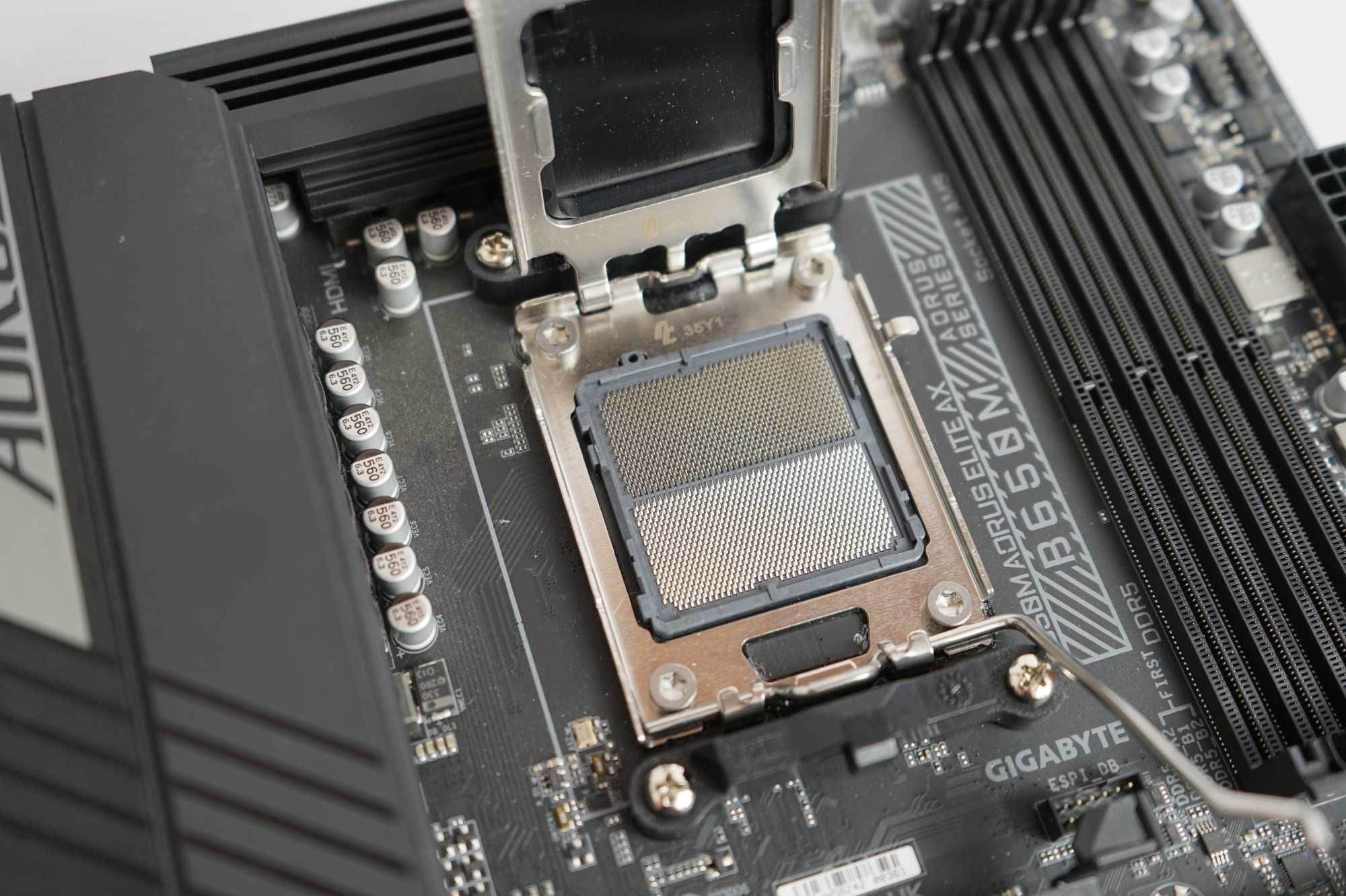 Материнська плата GiGABYTE B650M Aorus Elite AX