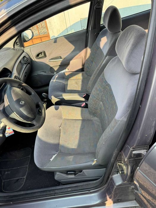 Vendo Renault Mégane Classic 1999 – Espaço, conforto e economia!