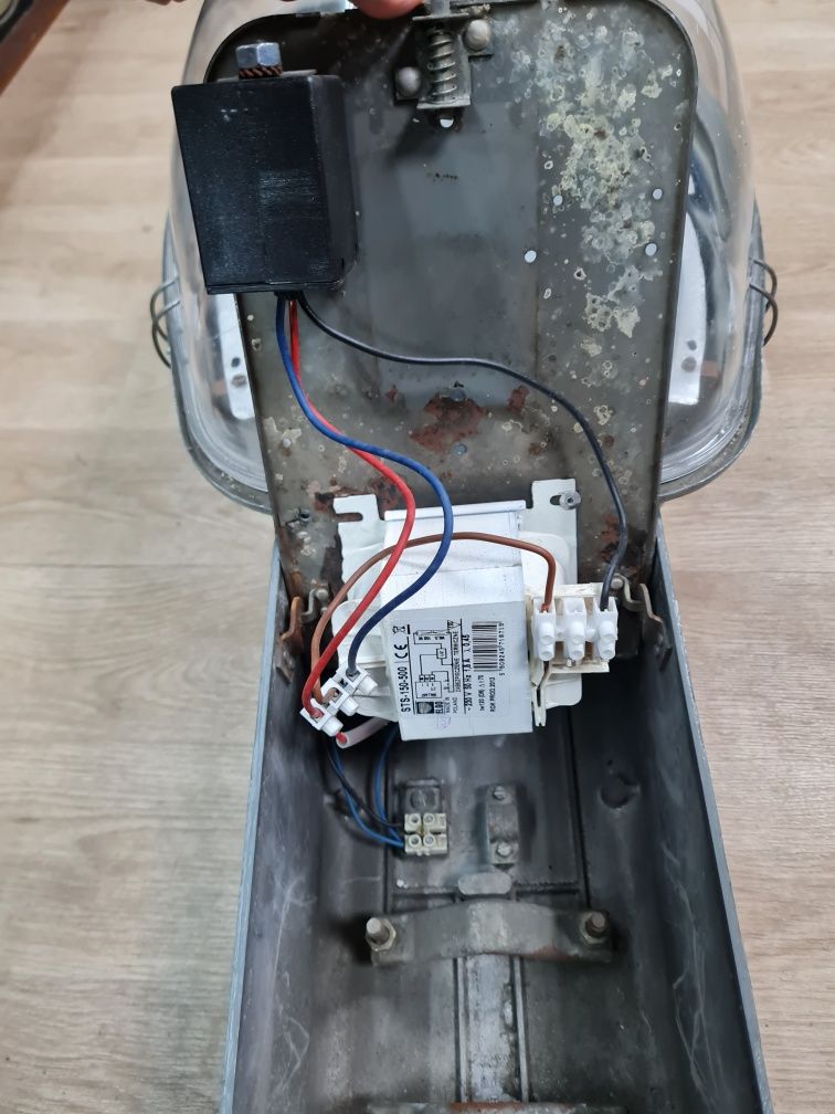 Lampa, oprawa uliczna OUS 150 po naprawie