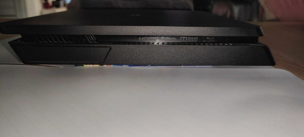 Ps4 slim + 13 gier + 2 pady