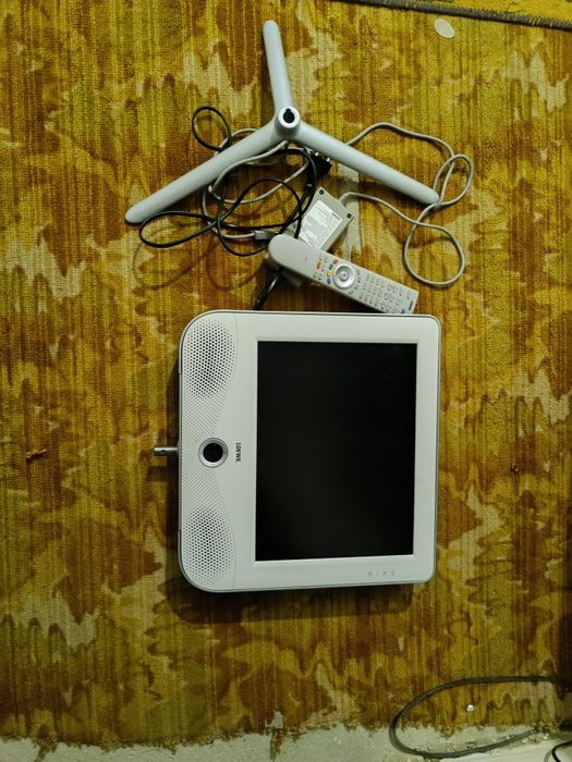 дизайнерський РК-телевізор Loewe Mimo 15.