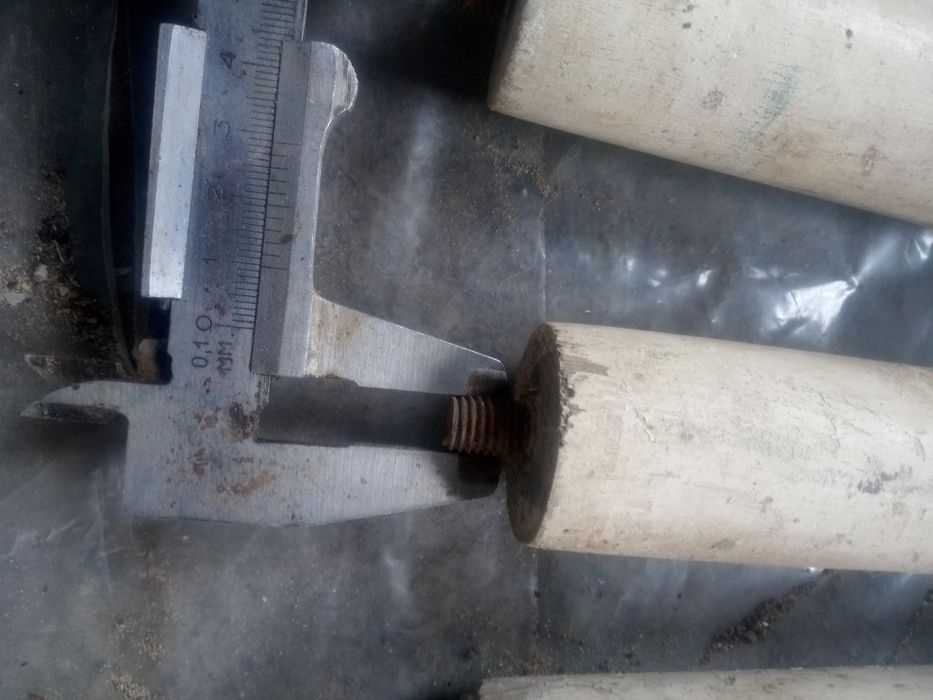 Ножки на стол или стул с резьбой