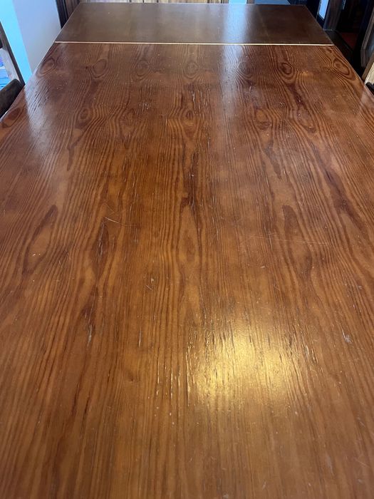 Mesa com extensão e 4 cadeiras de madeira