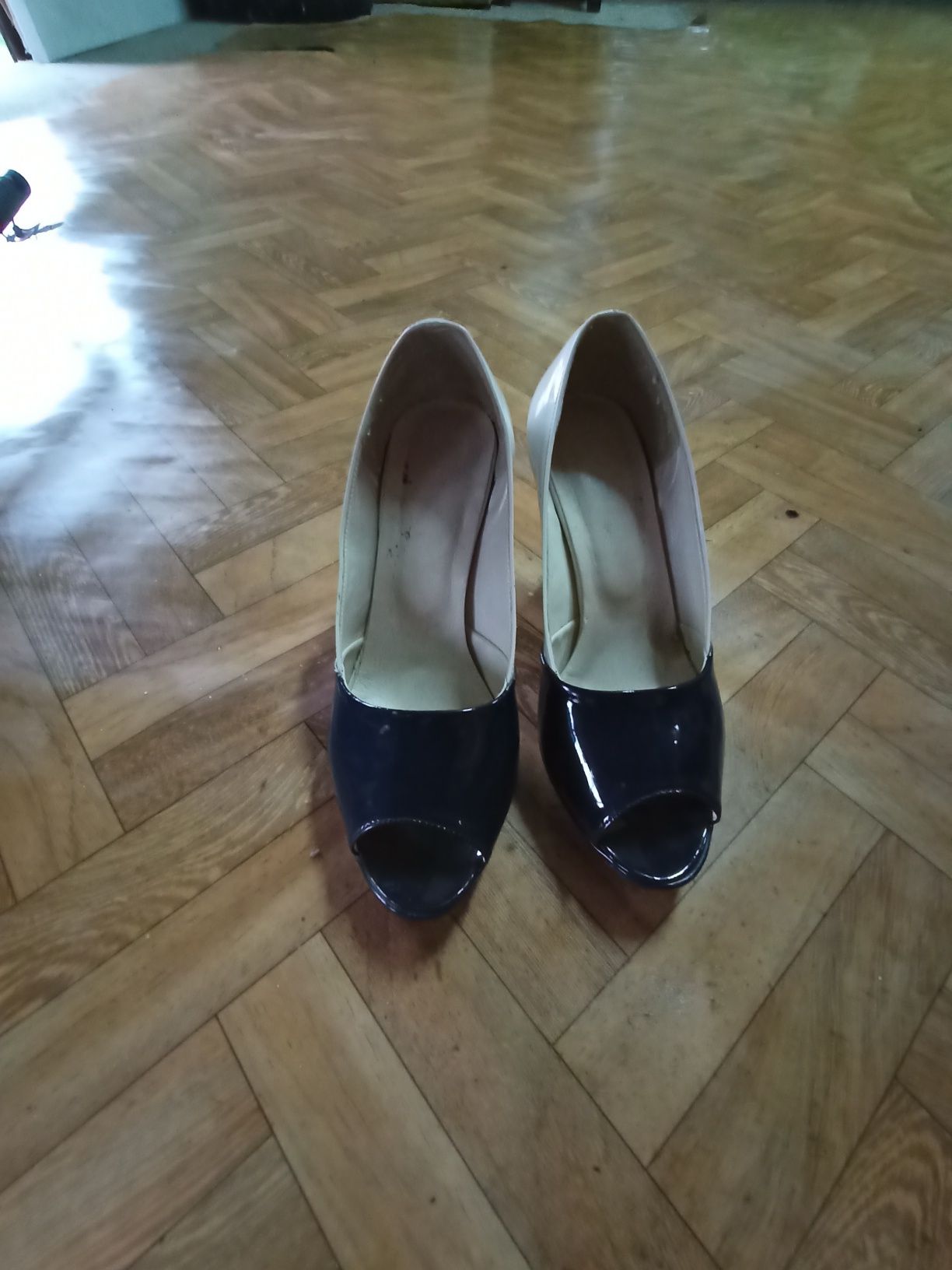 Buty damskie granatowe z beżem