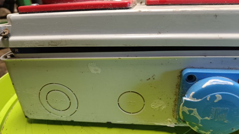 Sprzedam szafę elektrycznym i rozdzielnice