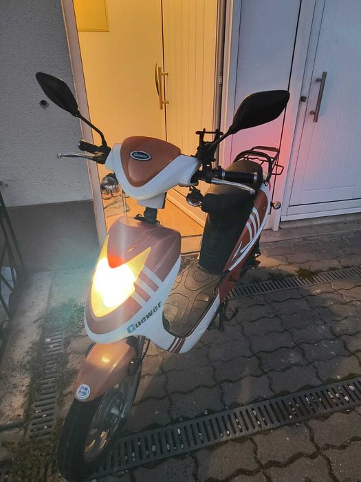 Moto eletrica - usada, bem conservada . Pneus novos e bateria também .