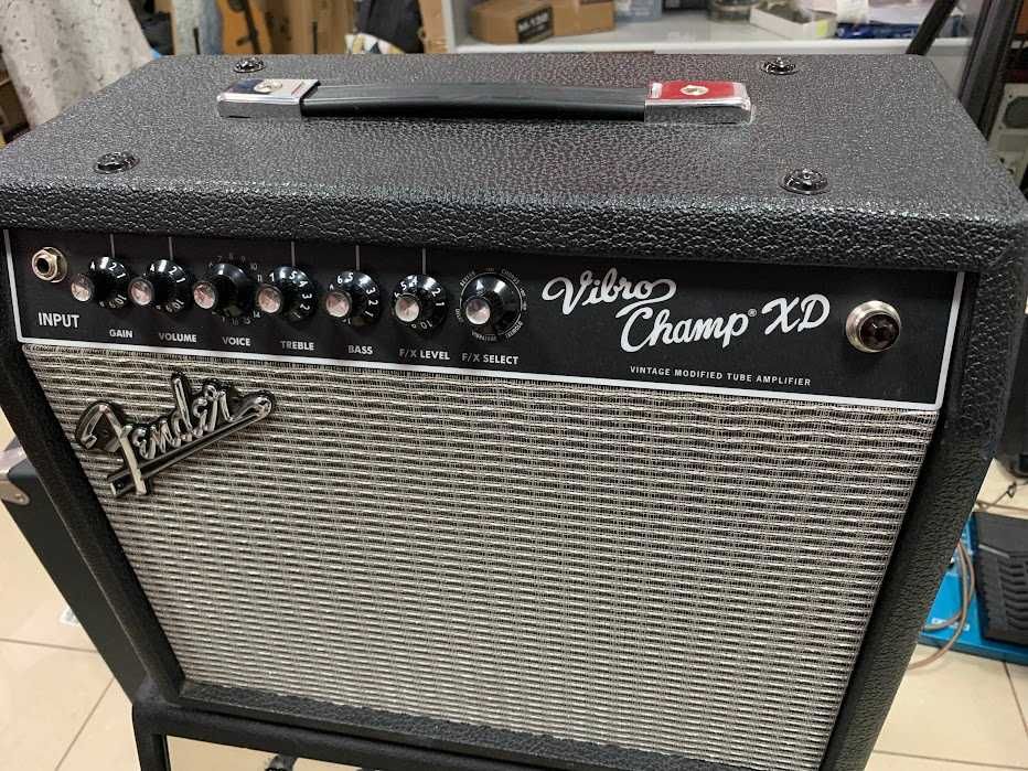 Продам ламповий комбік Fender VIBRO CHAMP XD. У відмінному стані.