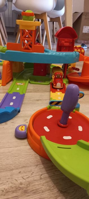 Vtech Toot Toot garaż + posterunek policji