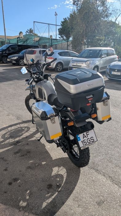 Royal Enfield Himalayan 411