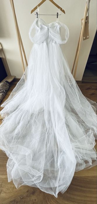 Весільна сукня з шлейфом