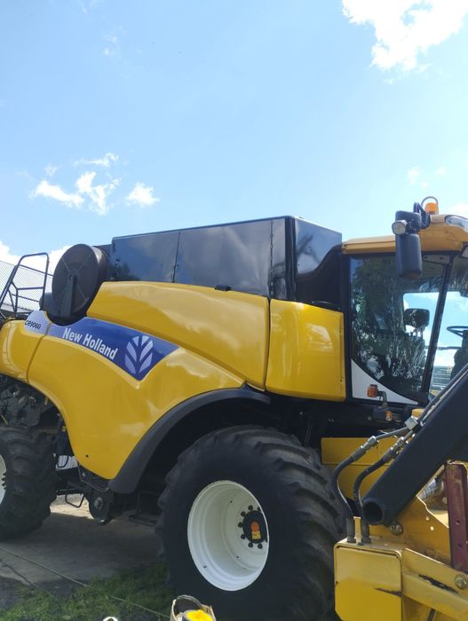 Продам комбайн NEW HOLLAND CR9060 20007р.в гарному робочому стані