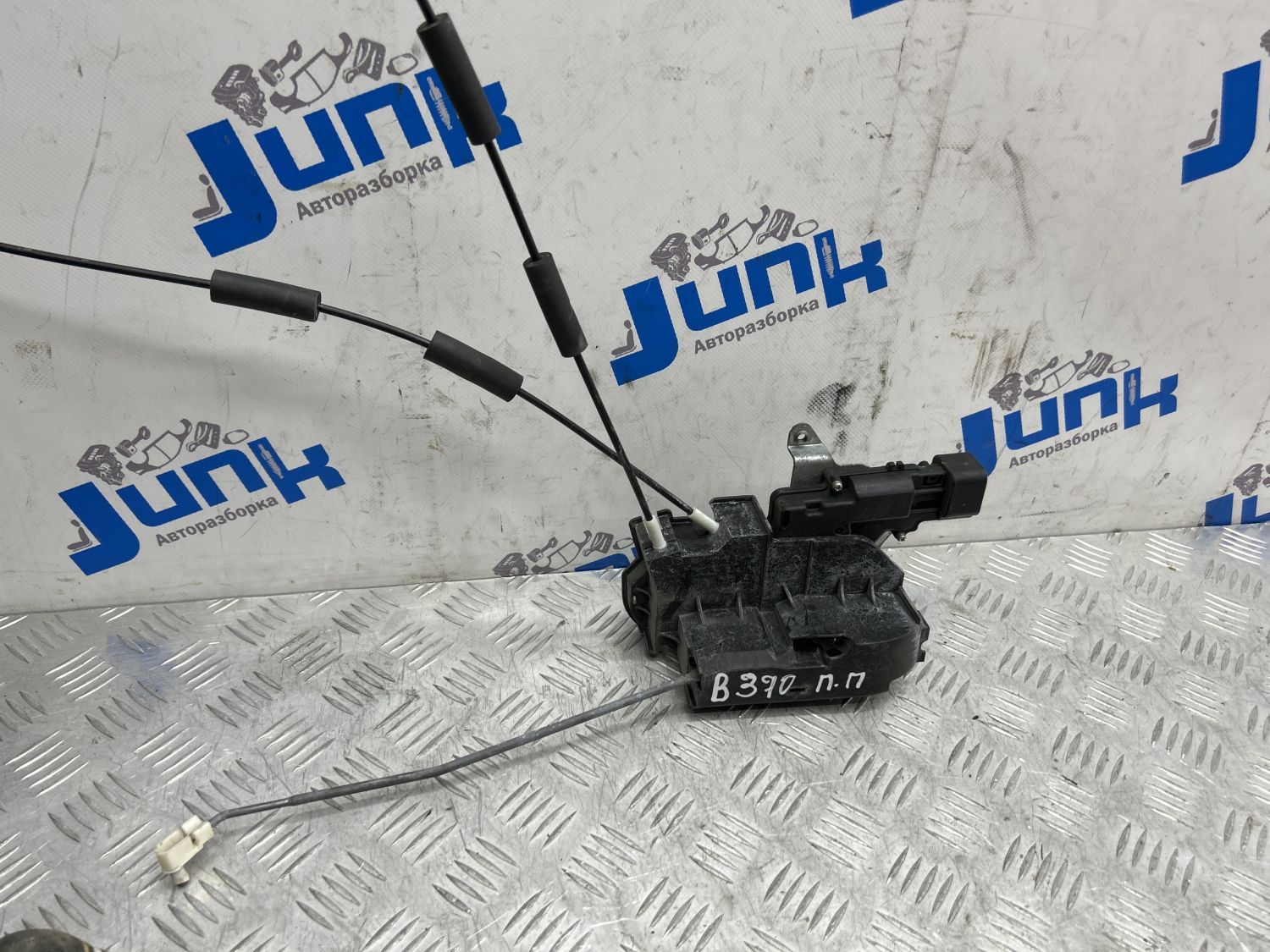 Замок двери передней правой 15855972 для Hummer H3 2005-2010