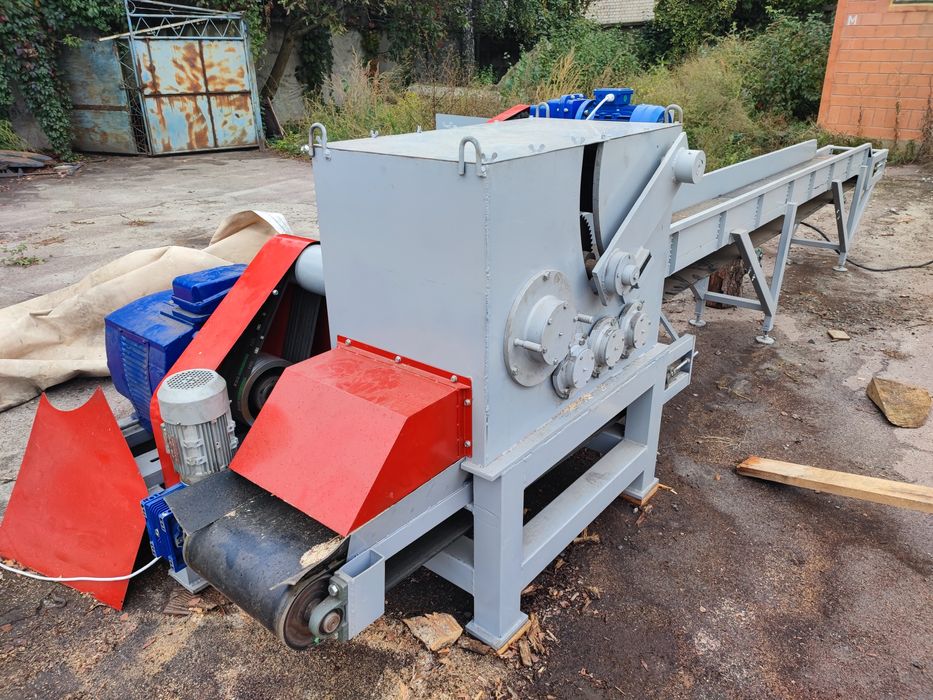Подрібнювач, дробарка, дробілка деревини в тирсу, опилку фрезерна.