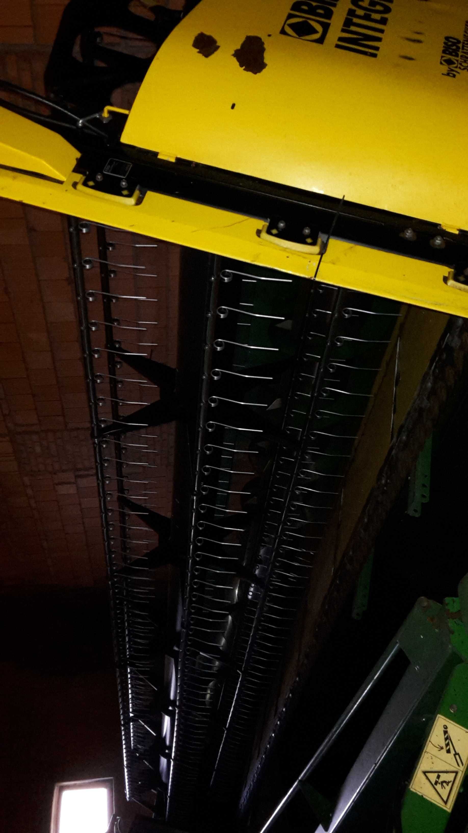 John Deere S690i