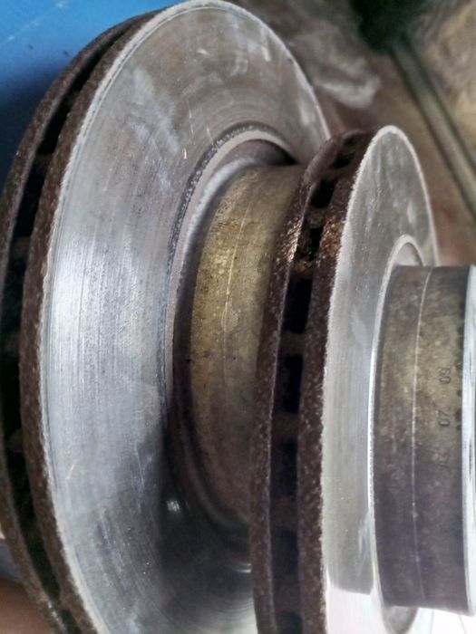 Продам тормозні передні диски з шкоди октавіії а5