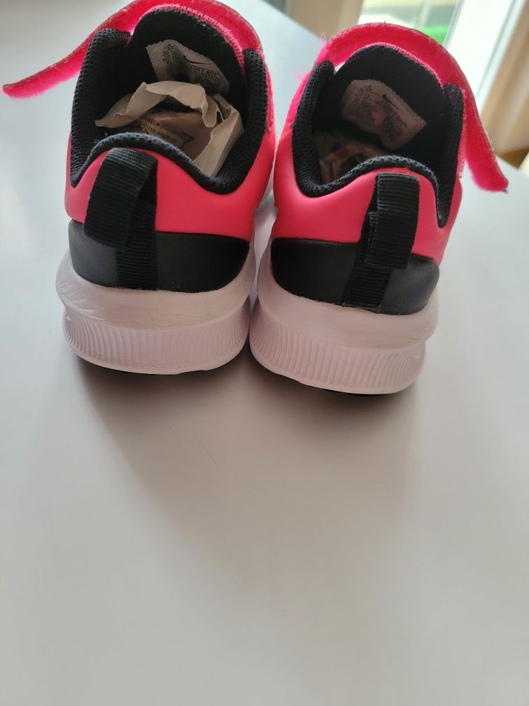 Buty Nike dziewczęce różowe rozmiar 33