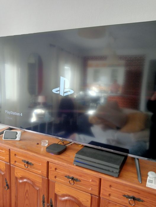 Ps4 pro 1Tb + 2 jogos