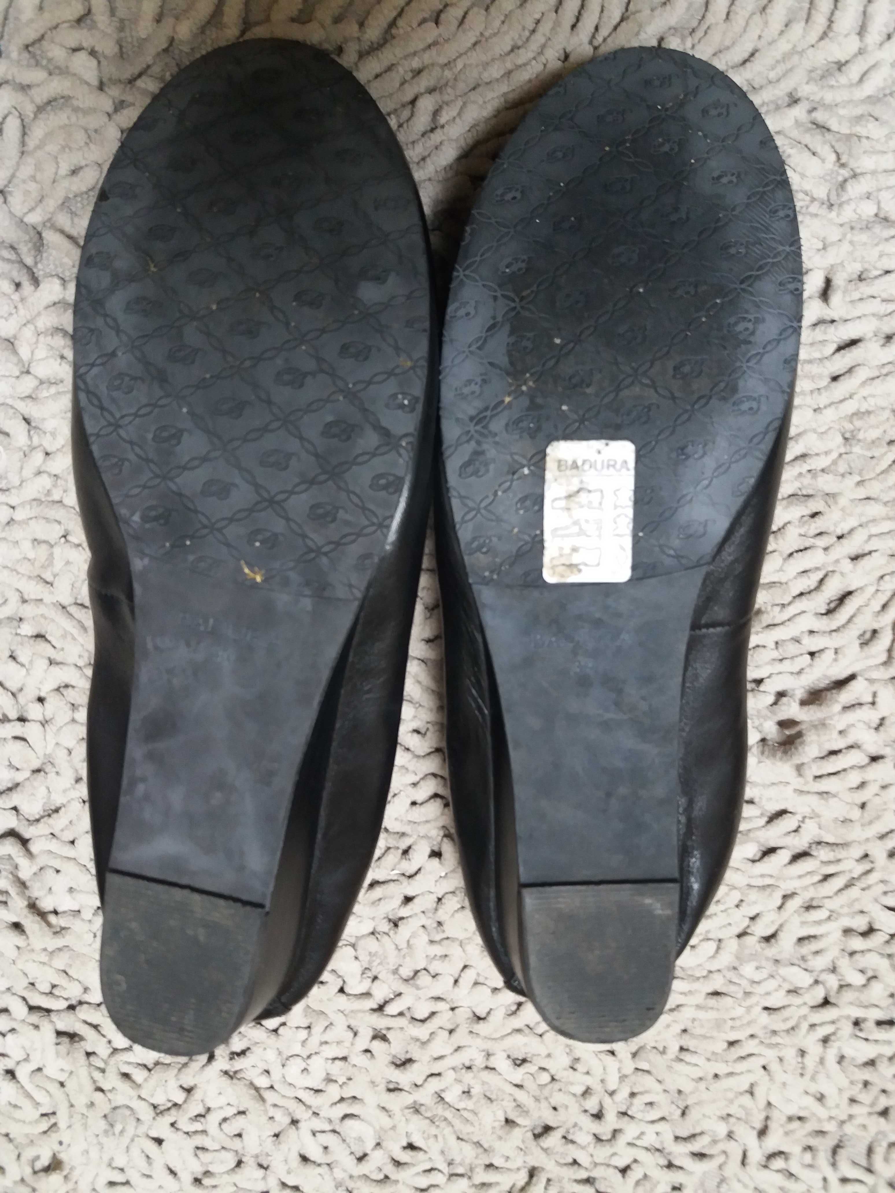 Buty na maleńkiej koturnie BADURA 39