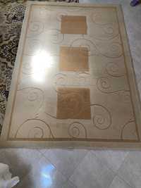 Carpete castanha 2.5 m por 1.5 m