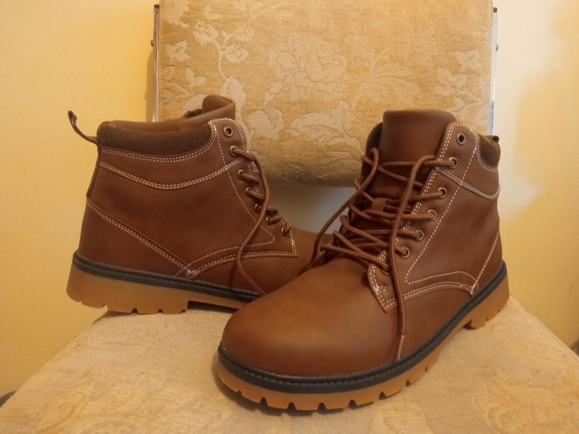 Bota masculina nova (sapato)