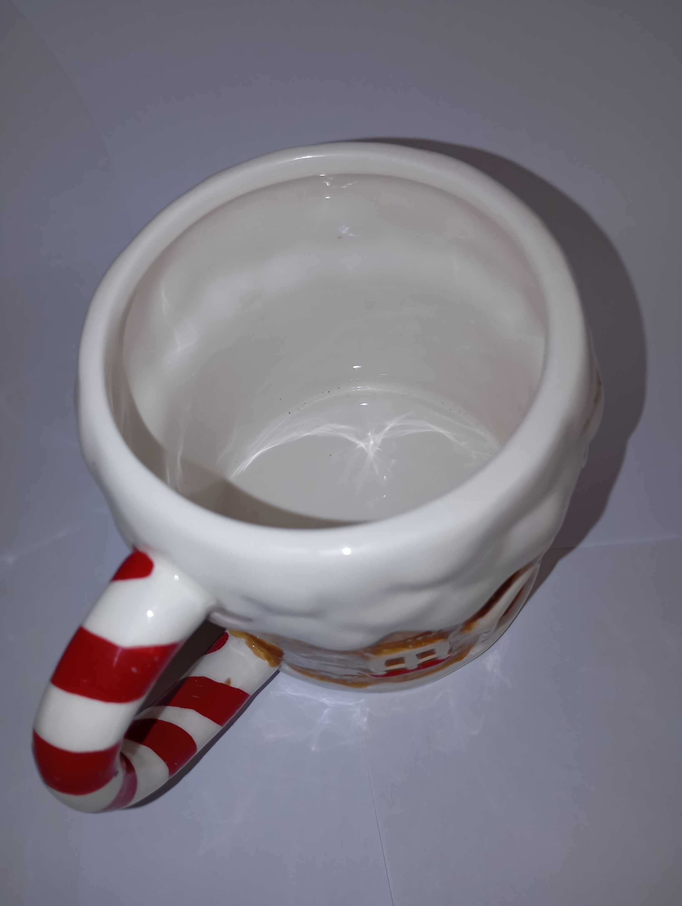 Świąteczny kubek domek z piernika – uroczy ceramiczny kubek