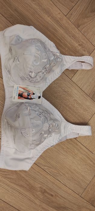 Biustonosz stanik Millesia biały 105D