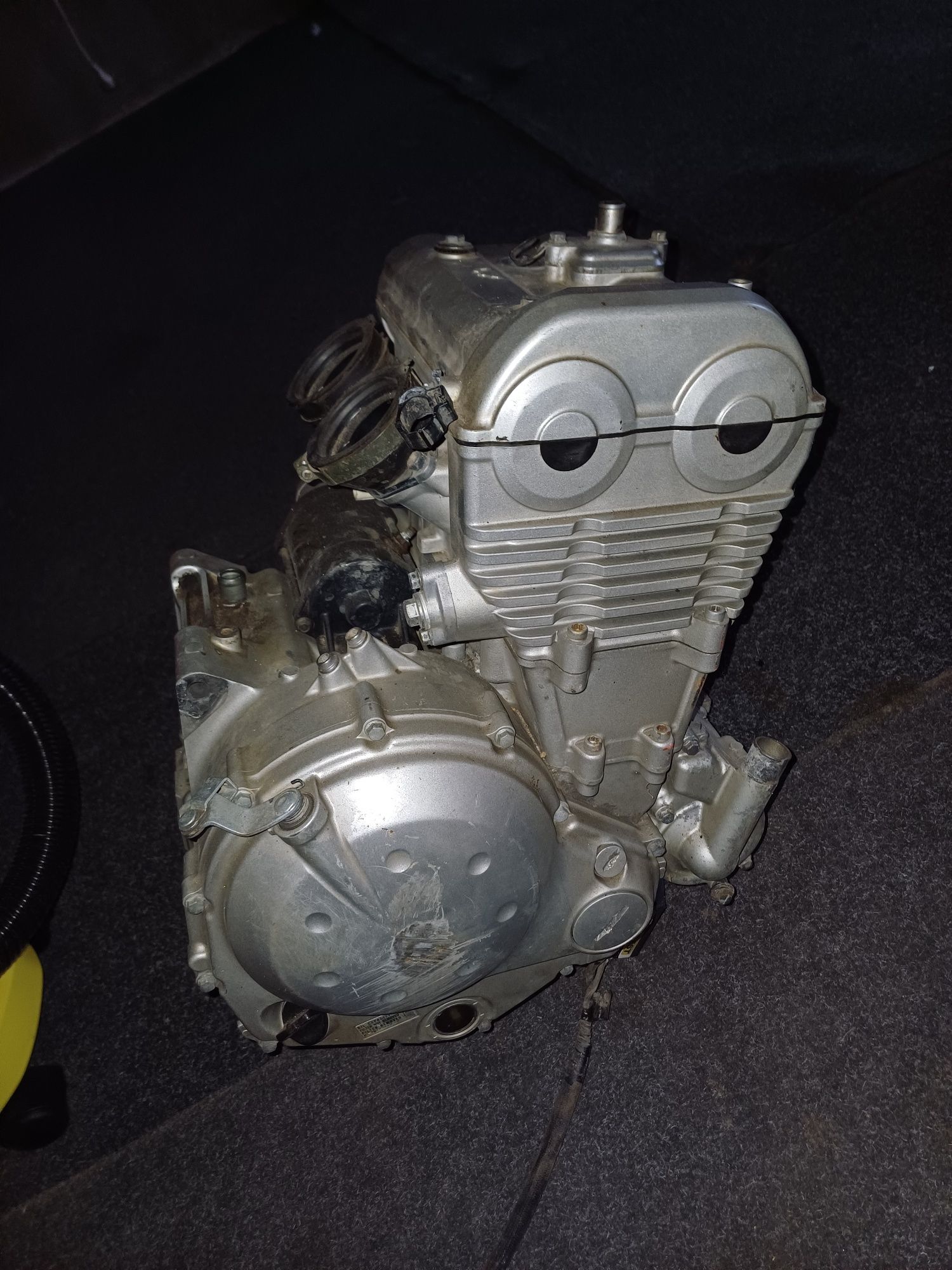 Sprzedam silnik kawasaki er6 na czesci