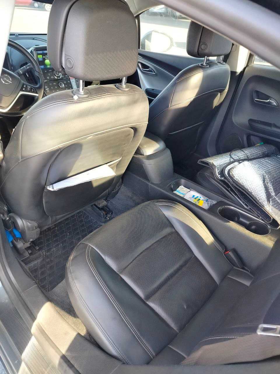 Opel Ampera PHEV 2012