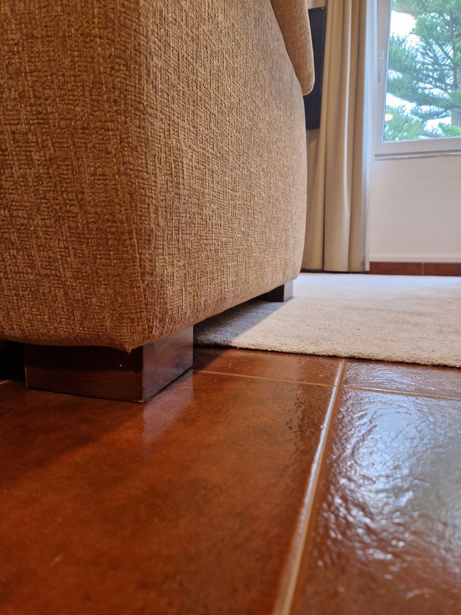 Conjunto de 2 sofás. Um de 3 lugares + um de 2 lugares