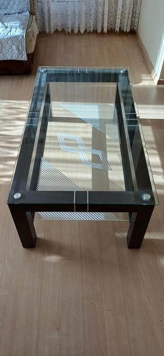 Szklany stolik kawowy