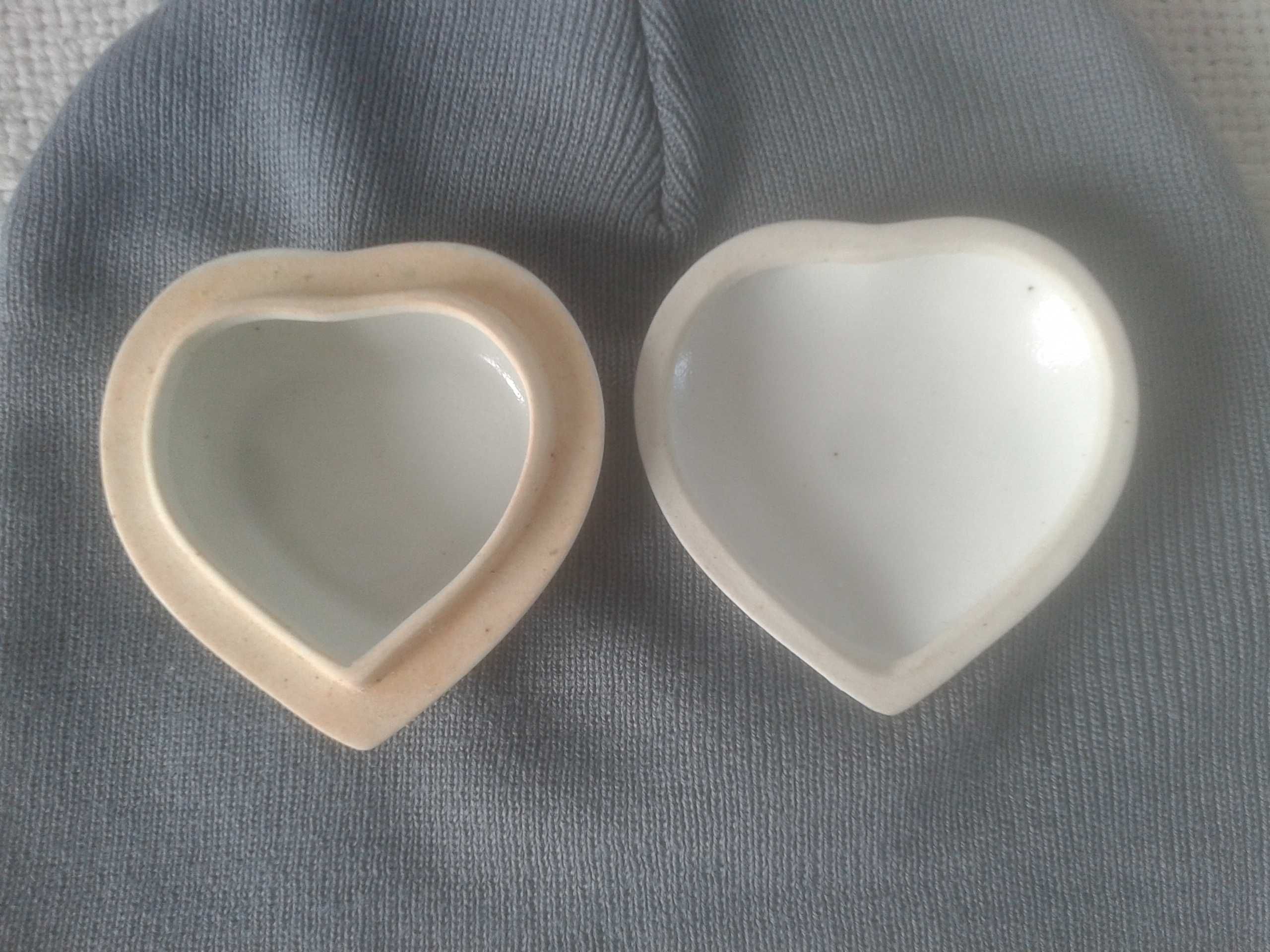 Piękne porcelanowe pudełko w kształcie serca vintage