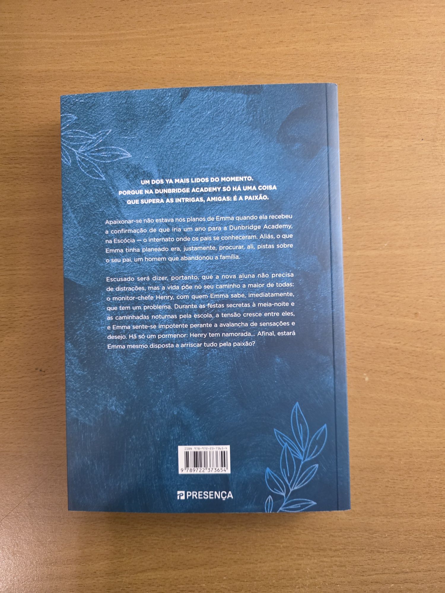 Livro Anywhere de Sarah Sprinz