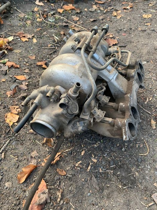 продам инжекторный впускной коллектор