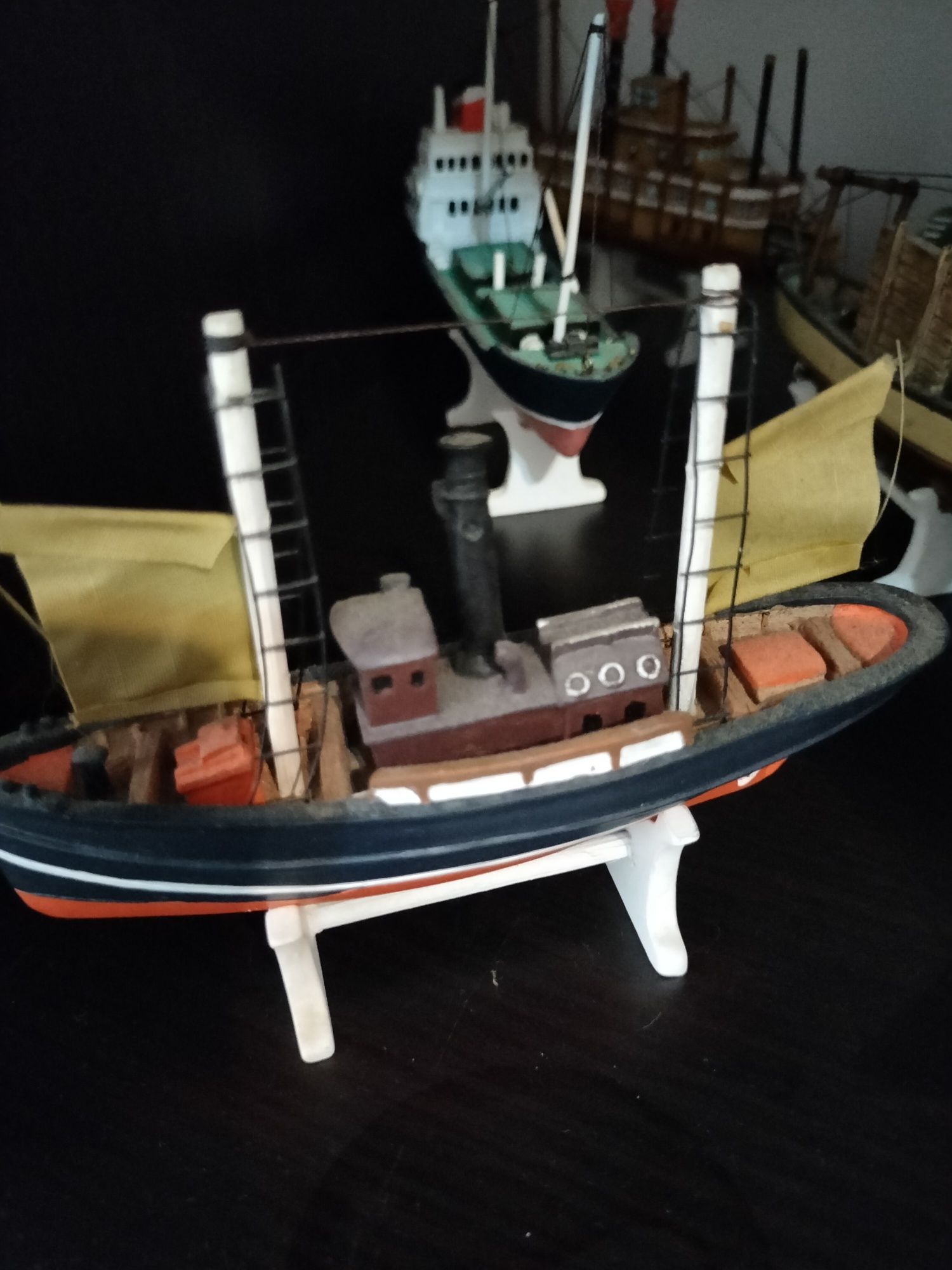 Coleção de barcos miniatura