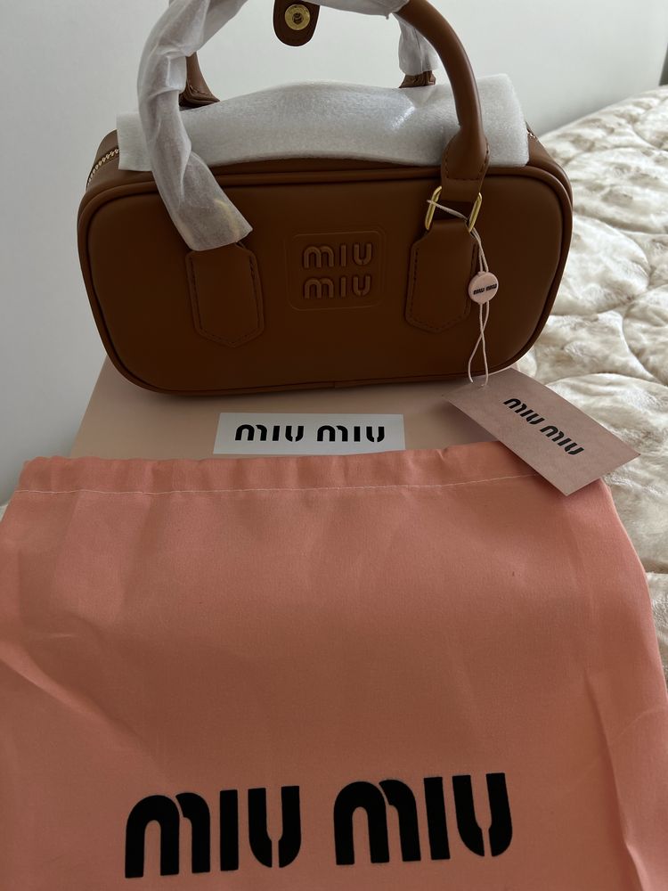Mala Miu Miu senhora