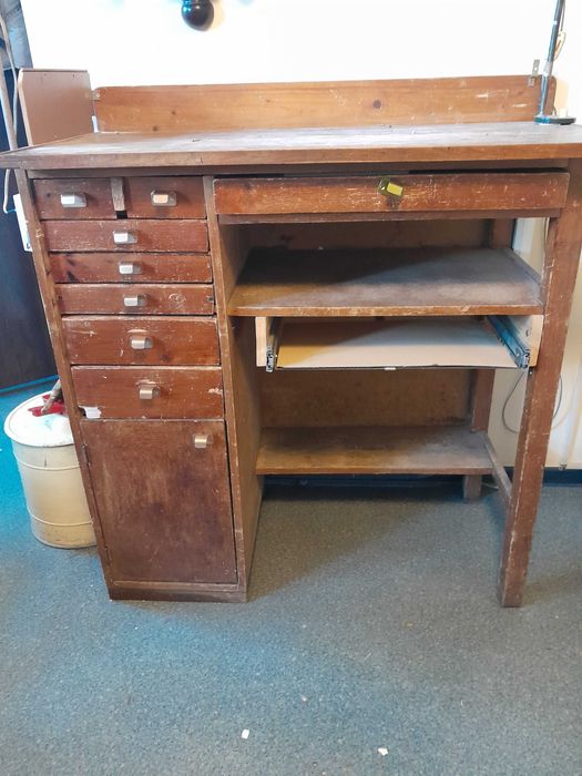 Stół zegarmistrzowski lub do warsztatu albo dla majsterkowicza