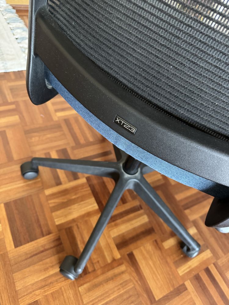 Cadeira de escritório XT23 ergonómica