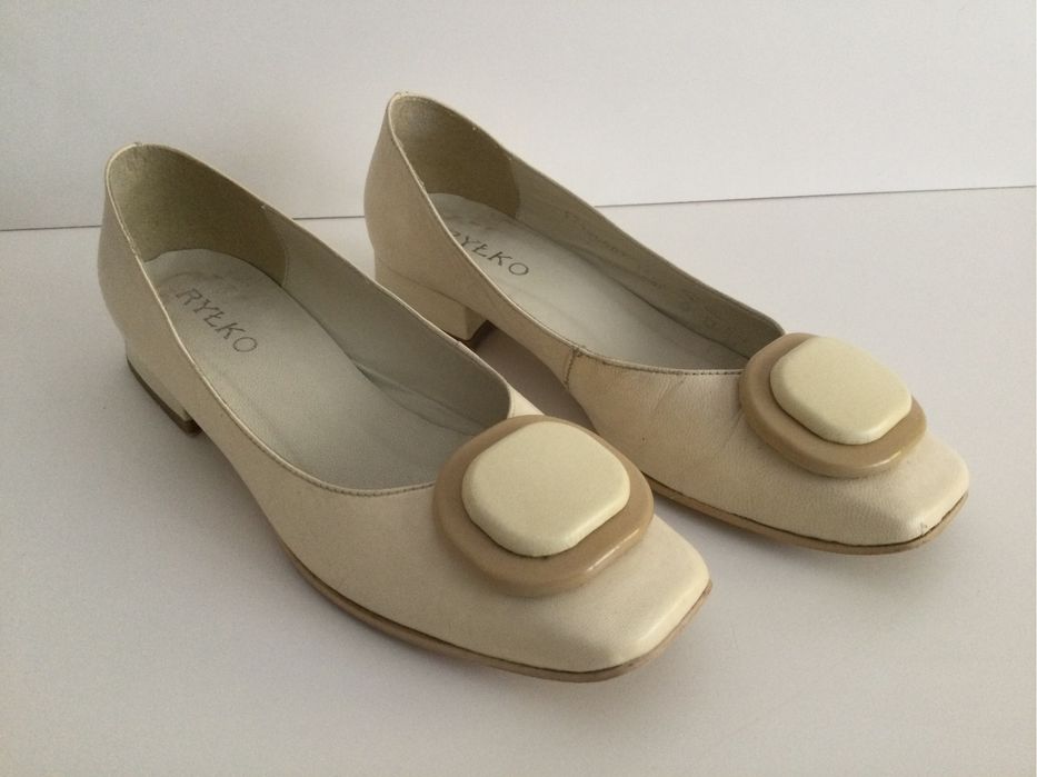 Buty na płaskim obcasie w stylu lat 60. - rozmiar 36