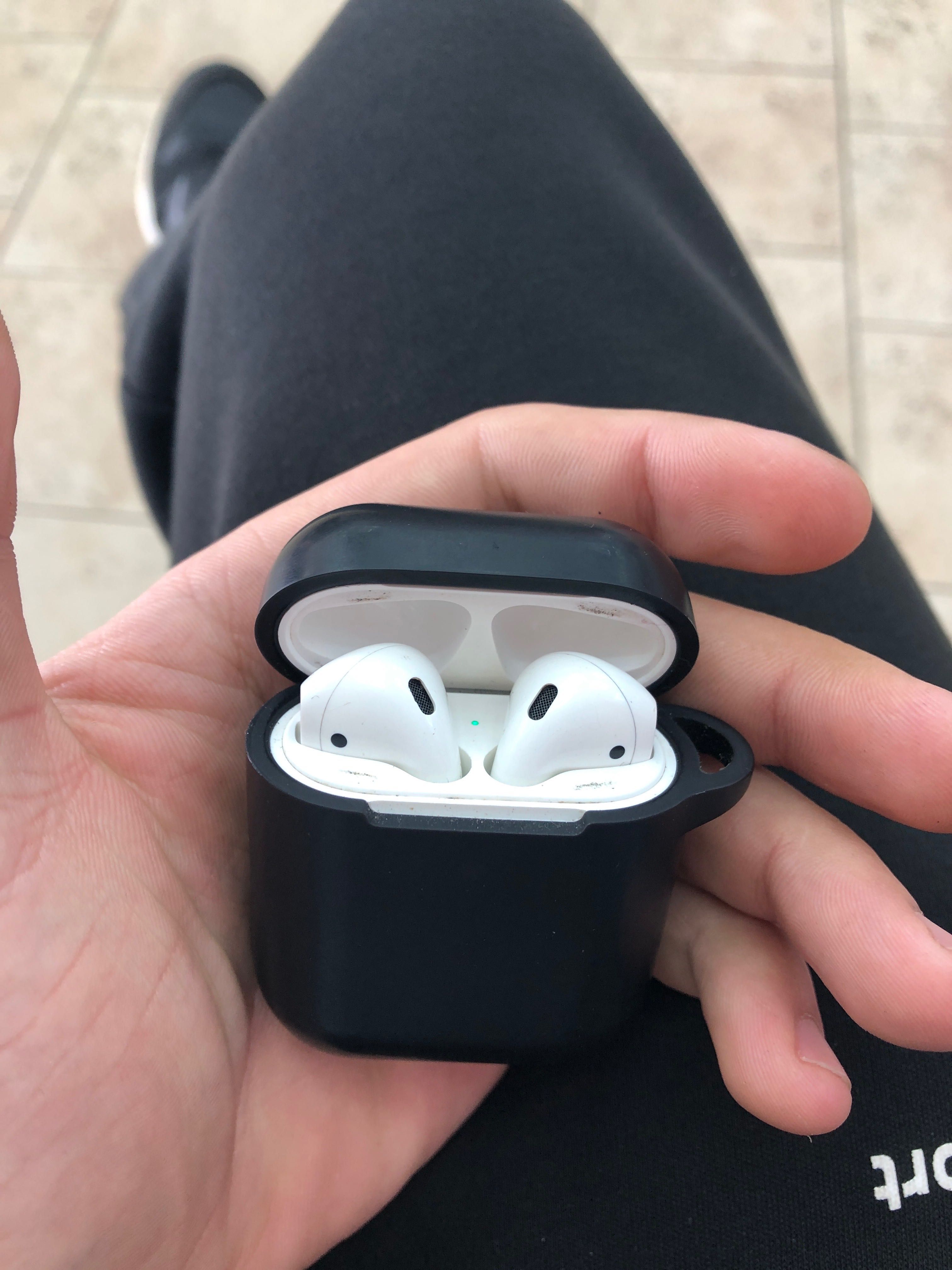 Продам AirPods 2 б/у