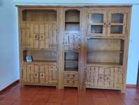Conjunto de Móveis em Madeira – Armário e Bar de Sala