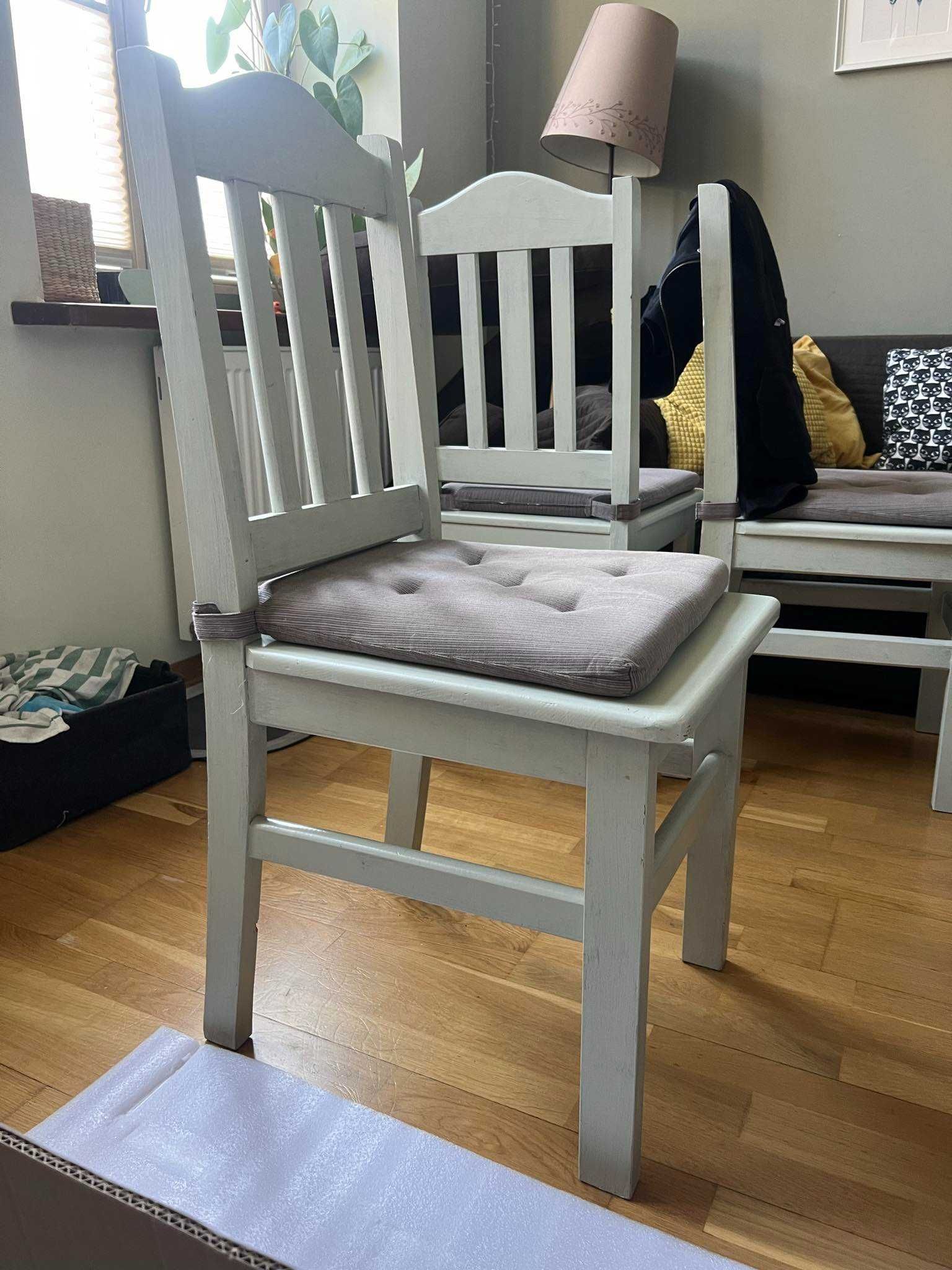 Rozkładany stół oraz 5 krzeseł