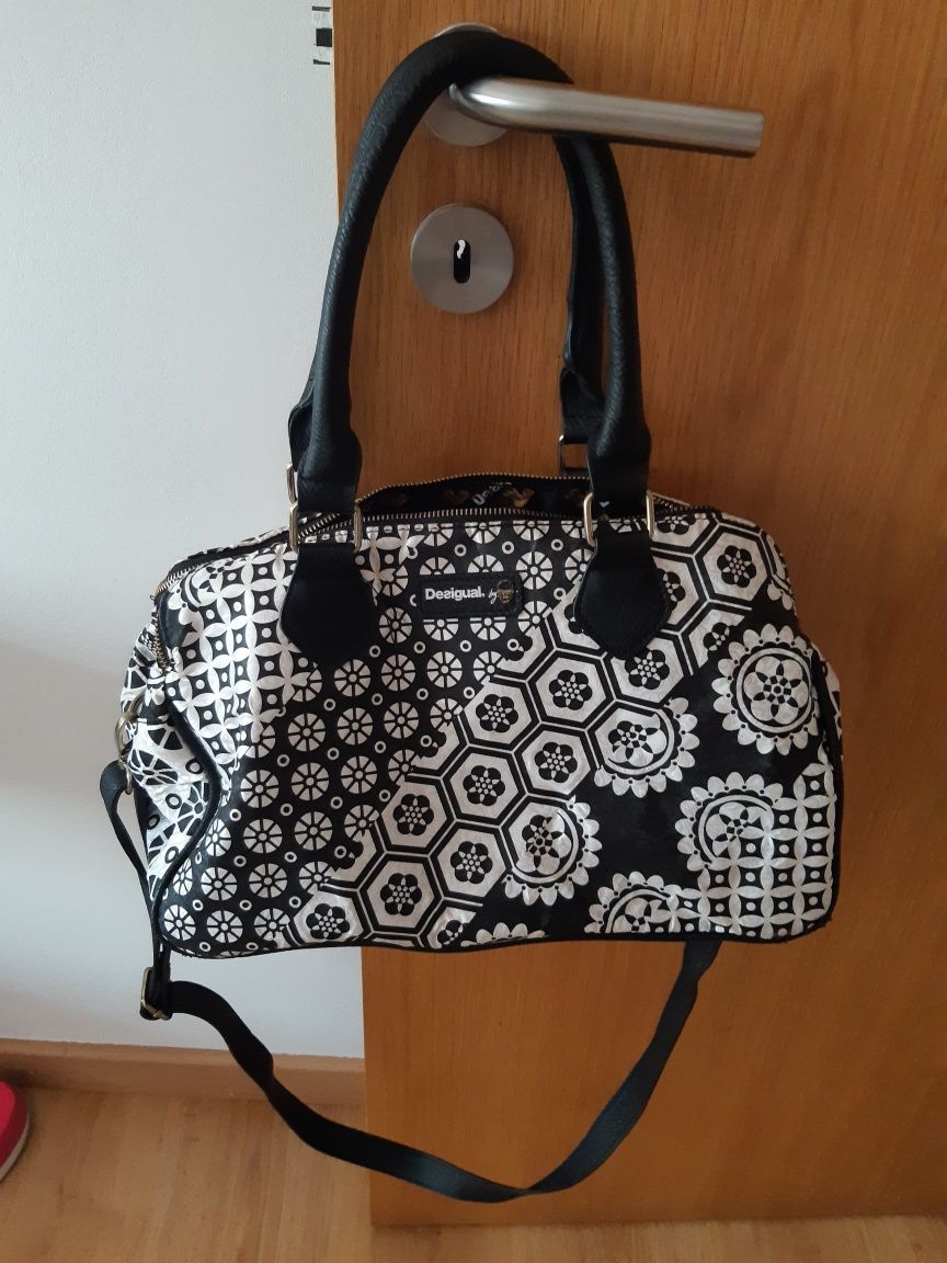 Mala Preto e Branco Desigual