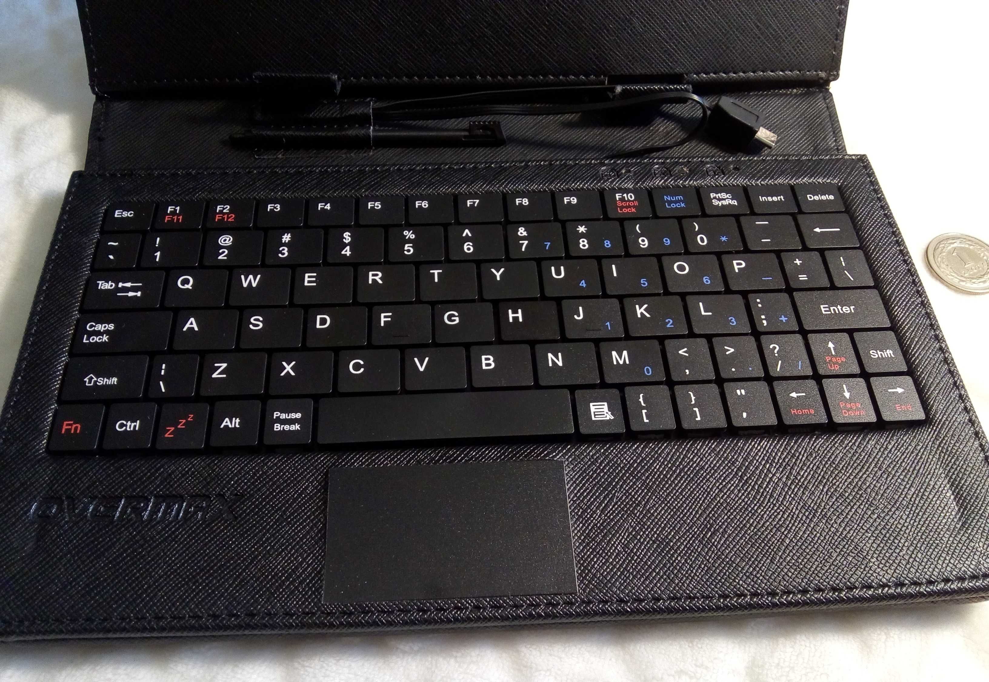Etui ochronne z klawiaturą do tabletów 7’’