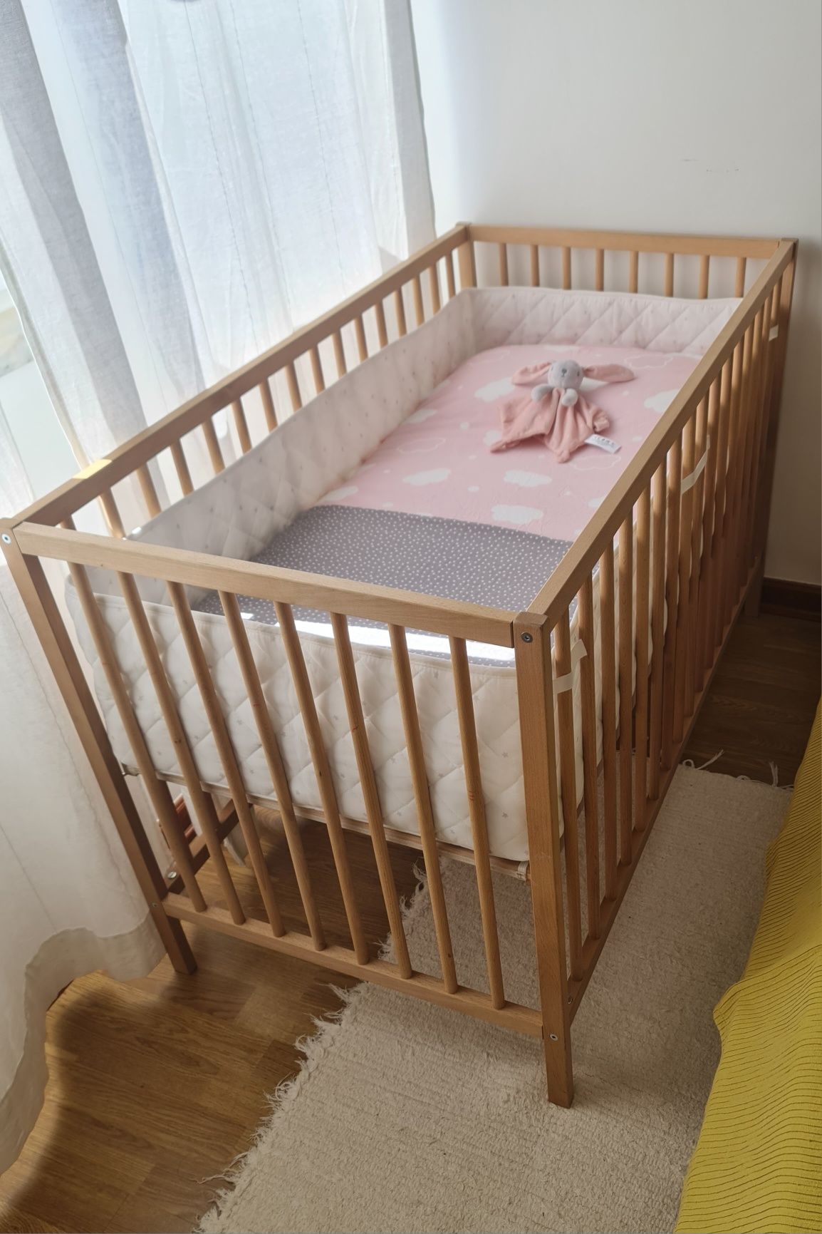 Berço para bebé com colchão