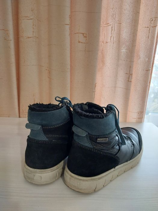 Черевики підліткові/чоловічі. Шкіра та замш. Чорного кольору.